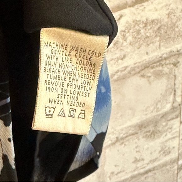 Nine & Company Black and Blue floral silk like‎ skirt size 16 - Picture 5 of 7